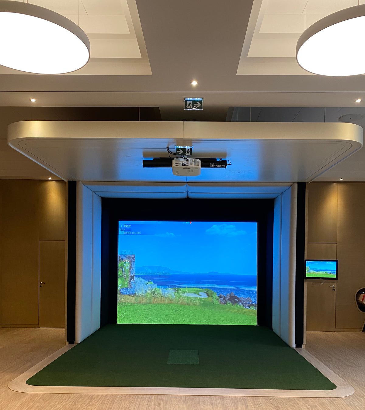 aboutGOLF flat-screen simulator installation